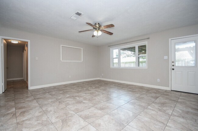 Building Photo - 13607 Elm Ct