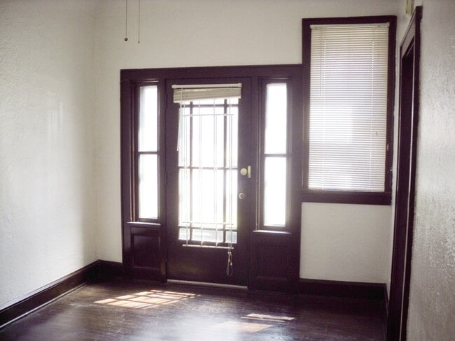 LIVING ROOM ENTRANCE - 1537 N Jackson St