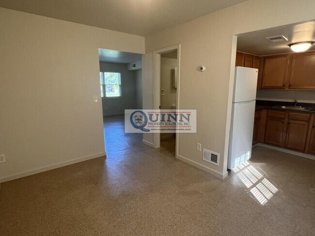 Foto del edificio - 44 Willow Ct