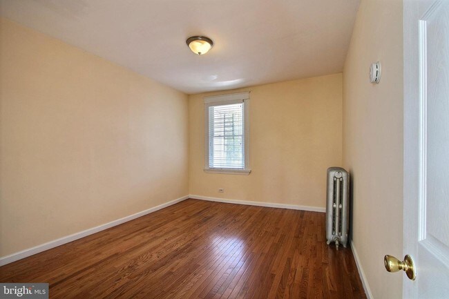 Foto del edificio - 324 E 33rd St