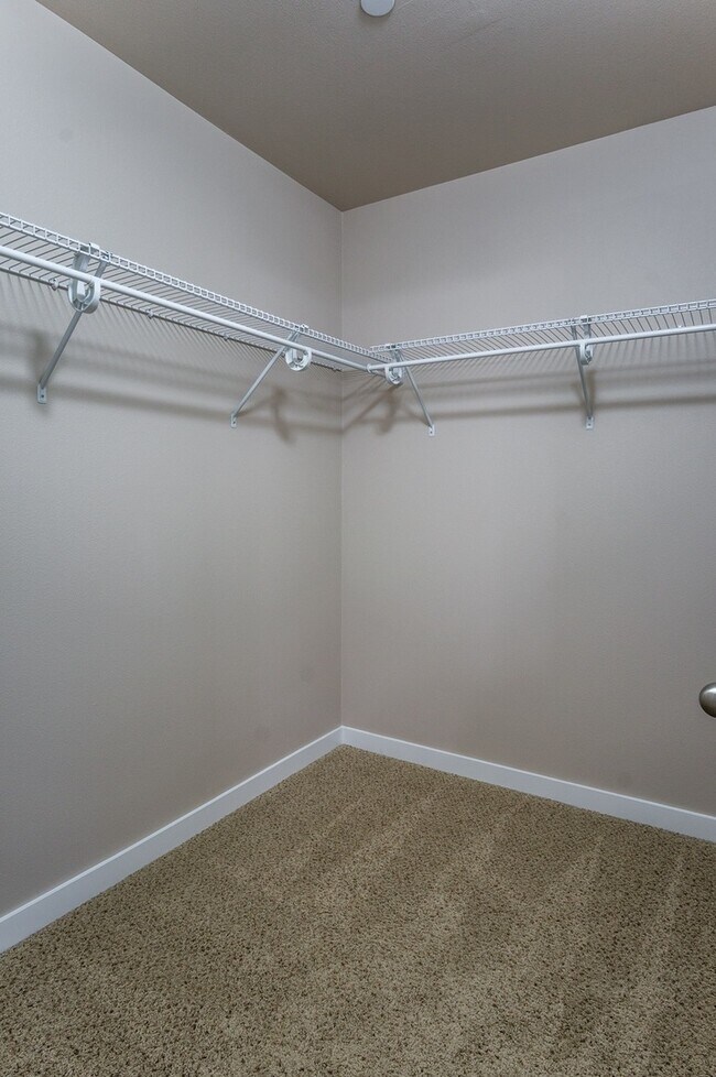 Building Photo - LIKE NEW TOWNHOME WITH A/C FOR LEASE - 591...