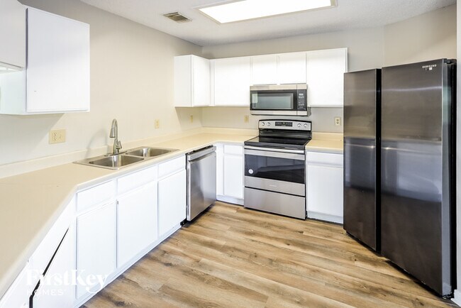 Foto del edificio - 5415 Colton Creek