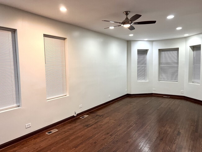 Building Photo - 4116 W Cermak Rd