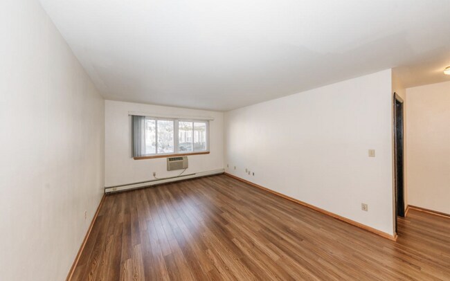 Building Photo - 5700 W Wahner Ave