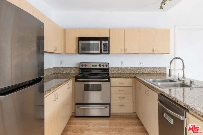 Foto del edificio - 630W W 6th St