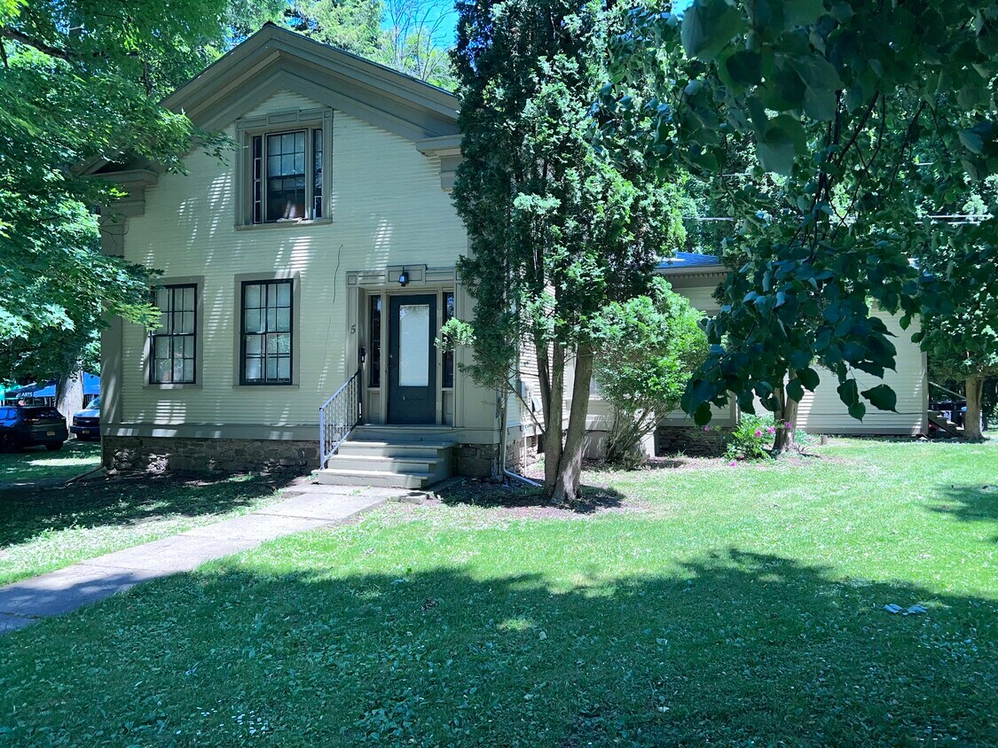 Primary Photo - 5 S Main St