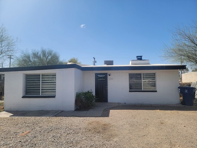 Foto del edificio - Three Bedroom Home Available Now!
