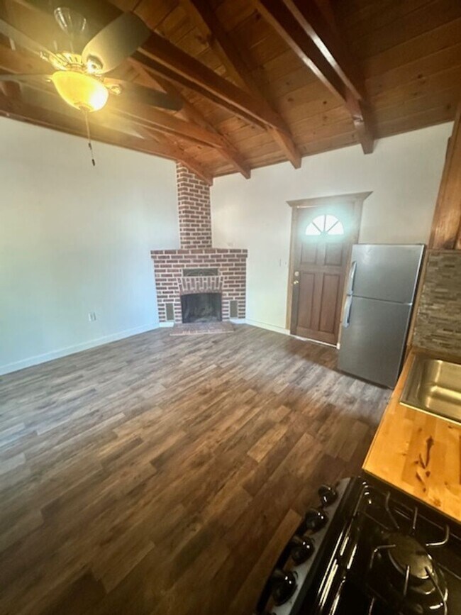 Foto del edificio - Cute pet friendly duplex studio Available ...