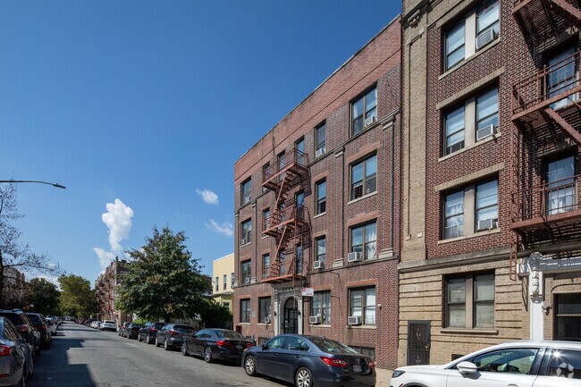 Foto del edificio - 3044 32nd St