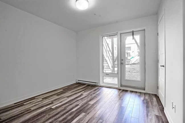 Photo du bâtiment - 4588 Rue La Perrière