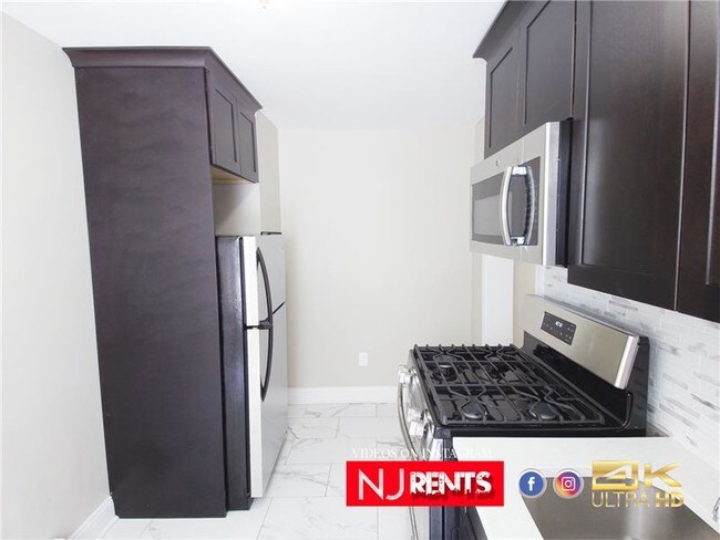 Foto del edificio - 836-840 Jackson Ave