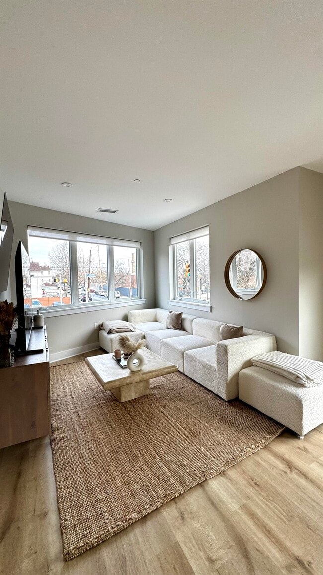 Building Photo - 203-205 Randolph Ave Unit# 101