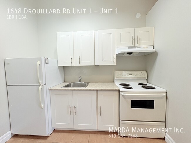 Building Photo - NEWLY RENOVATED 1-BEDROOM/1-BATH MAIN FLOO...