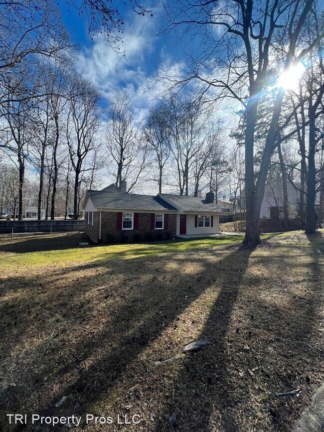 Building Photo - 3 br, 1.5 bath House - 3301 Bristol Cone