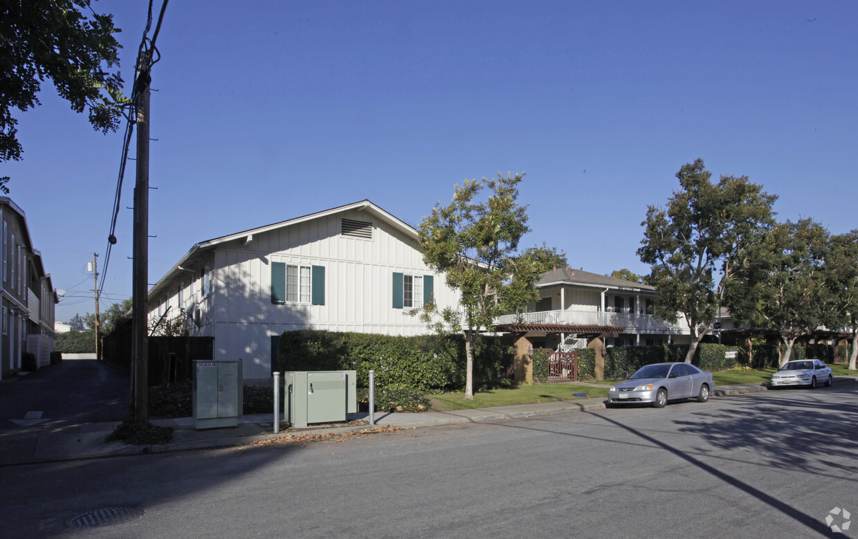 Building Photo - Casa Monterey Apartments