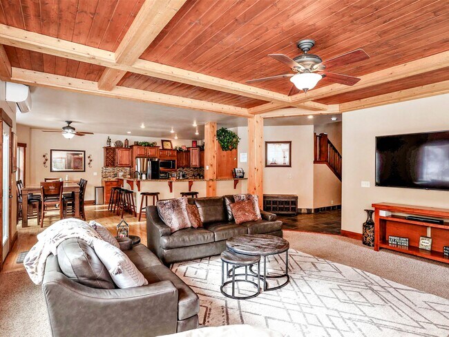Foto del edificio - 235 Moonridge Dr