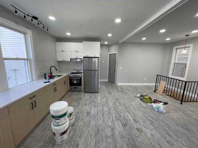 Building Photo - 281 Cator Ave