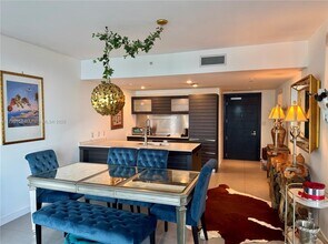 Building Photo - 200 Biscayne Blvd Way