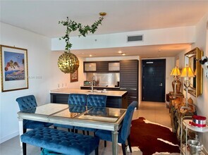 Building Photo - 200 Biscayne Blvd Way