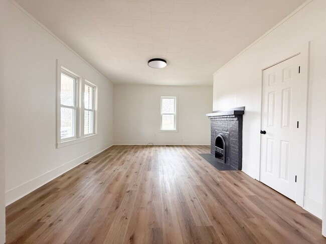 Building Photo - Spacious 3-Bedroom Home with Full Basement and Modern Updates in Sparta