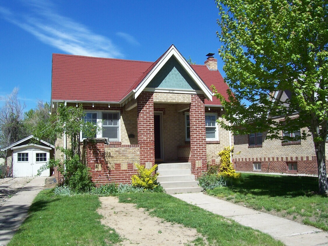Foto principal - 2137 S Washington St