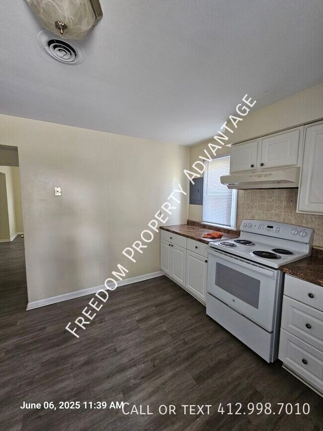 Foto del edificio - 130 Hall Ave