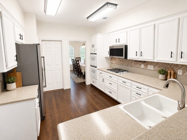 Foto del edificio - 2123 Shadow Park Dr
