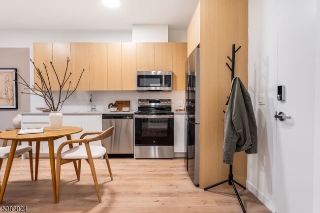 Building Photo - 431 Dr Martin Luther King Jr Blvd