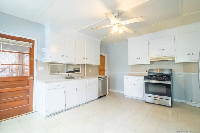 Foto del edificio - 62 Montauk Ave