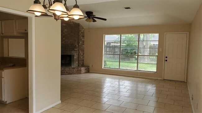 Foto del edificio - 1919 S Bend Cir
