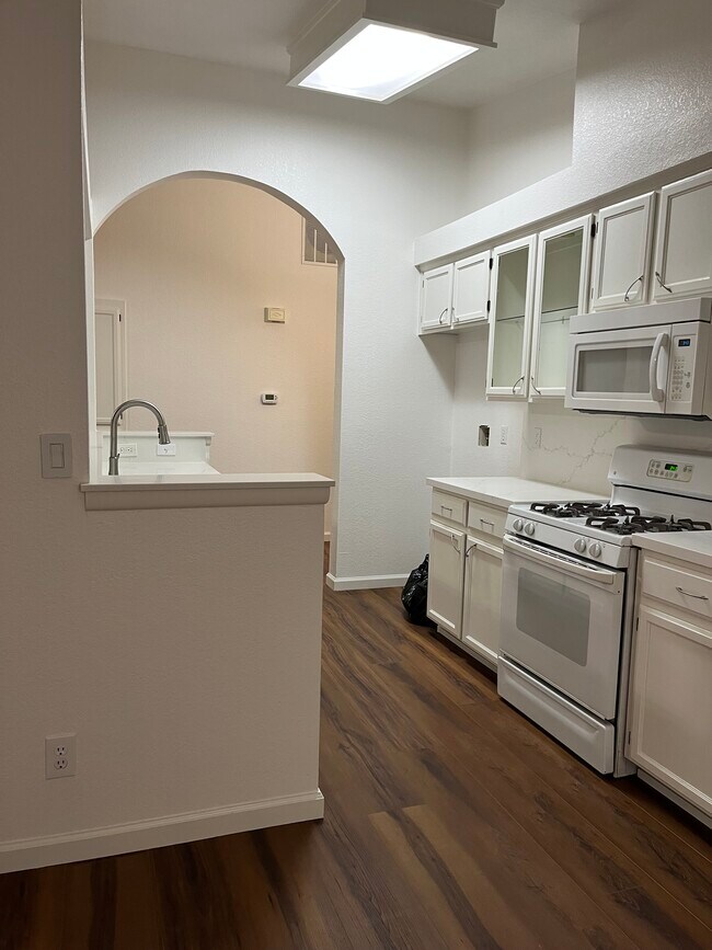 Foto del edificio - 2128 Jayhawk Dr