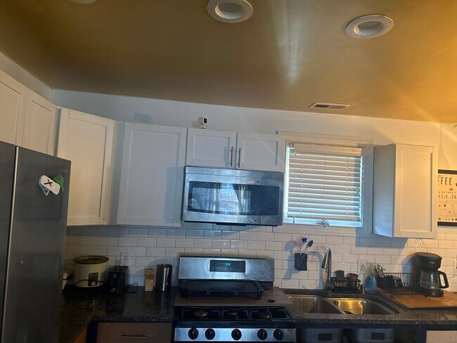 Foto del edificio - 2040 N Delaware St