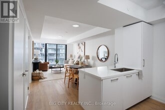 Building Photo - 36-836 Brentcliffe Rd