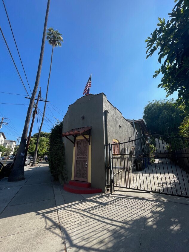 Primary Photo - 1626 Echo Park Ave