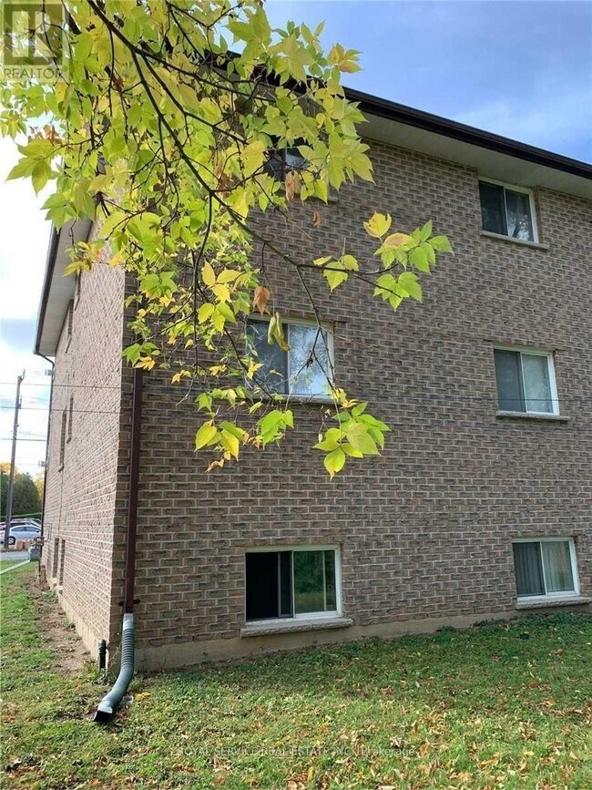 Photo du bâtiment - 602-602 Park St N