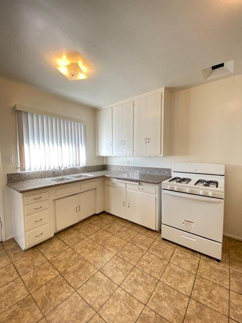 Building Photo - 5623 Satsuma Ave