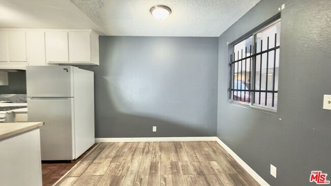 Building Photo - 837 S Ardmore Ave