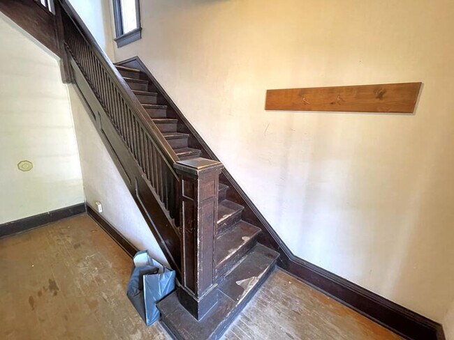 Building Photo - 1219 Mound St