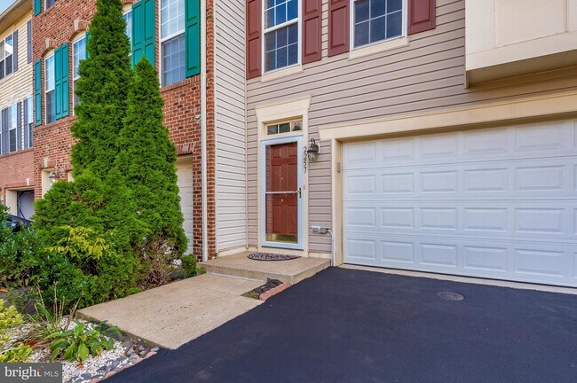 Building Photo - 2257 Henry Watts Loop