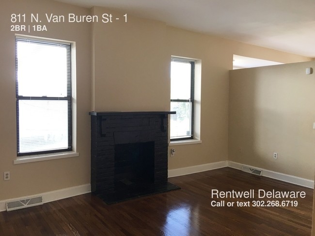 Building Photo - 811 N Van Buren St
