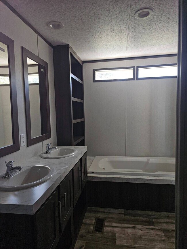 Foto del edificio - 2881 TX-110