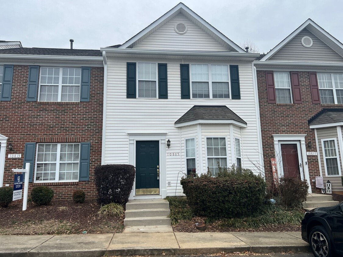 Primary Photo - Renovated 3 Bed | 2.5 Bath Townhouse in No...