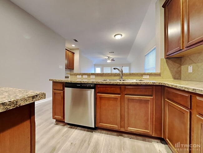 Foto del edificio - 2413 Castle Creek Dr