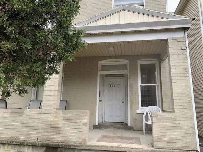 Building Photo - 809 Walnut St