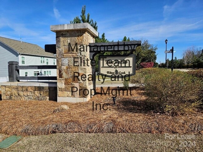 Building Photo - 990 Pennington Dr