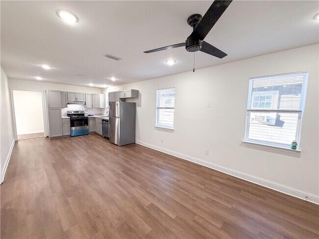 Foto del edificio - 1051 Lubel Ave