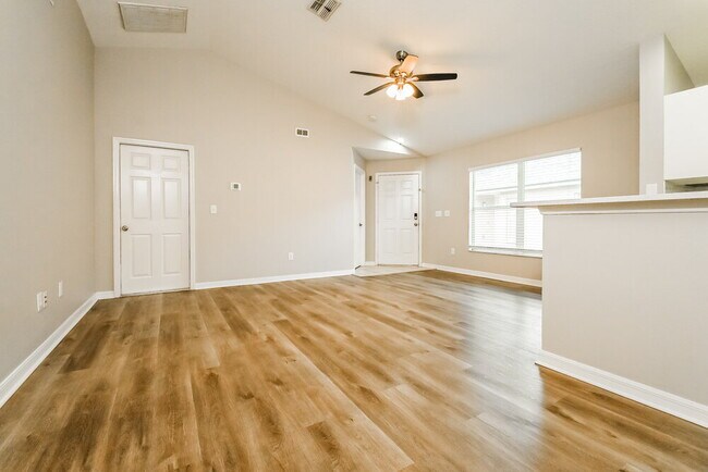 Foto del edificio - 6127 Skylarkcrest Dr