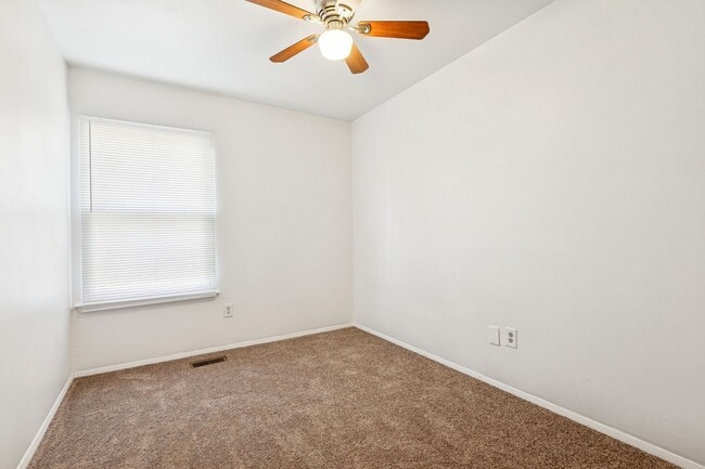 Building Photo - Cute townhome in Cavalier Manor!