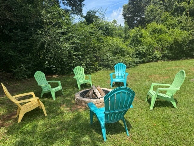 Building Photo - Rebecca