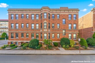 Building Photo - 39 Glenville Ave